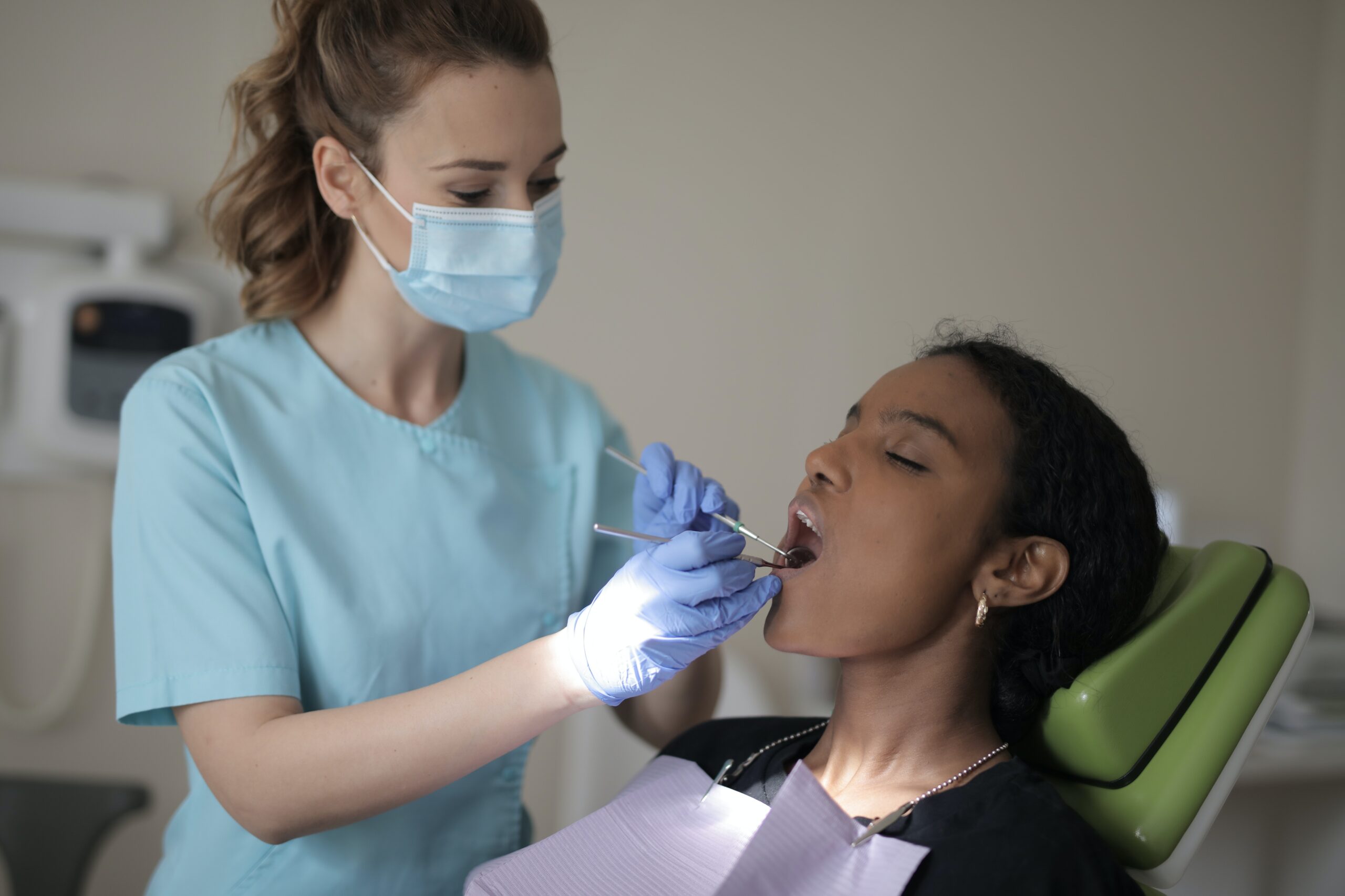 奥歯のインプラント治療は難しい？