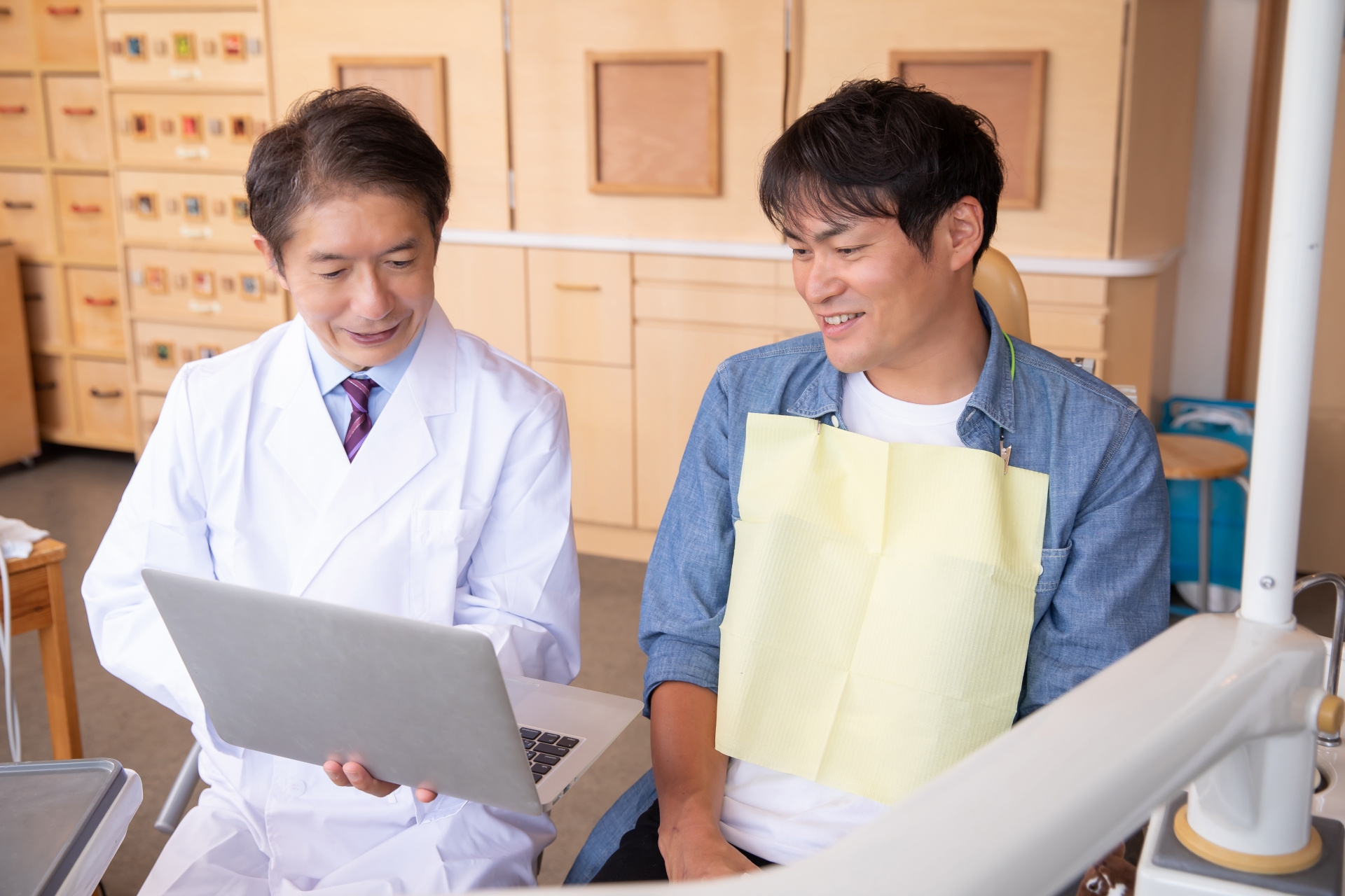 診察中の男性