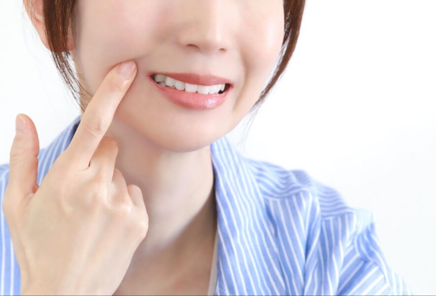 インプラントはむし歯にならない？起こり得る口腔トラブルや必要なケアを解説