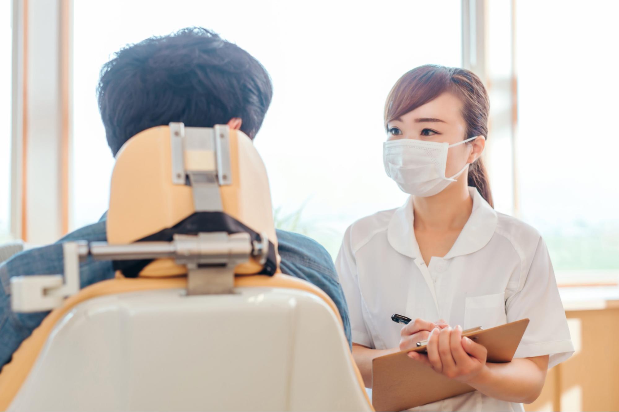 歯科衛生士と患者