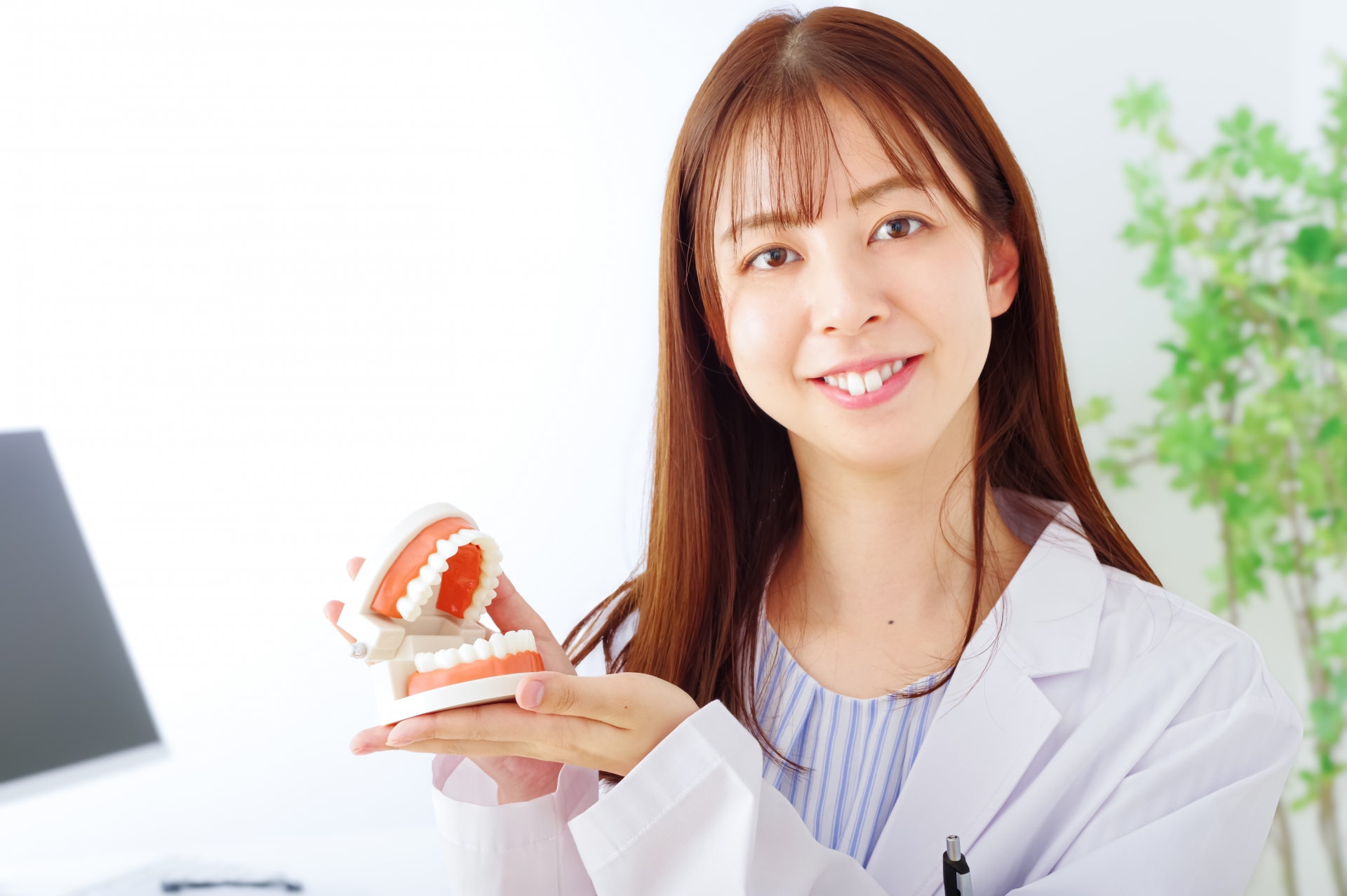 女性歯科医